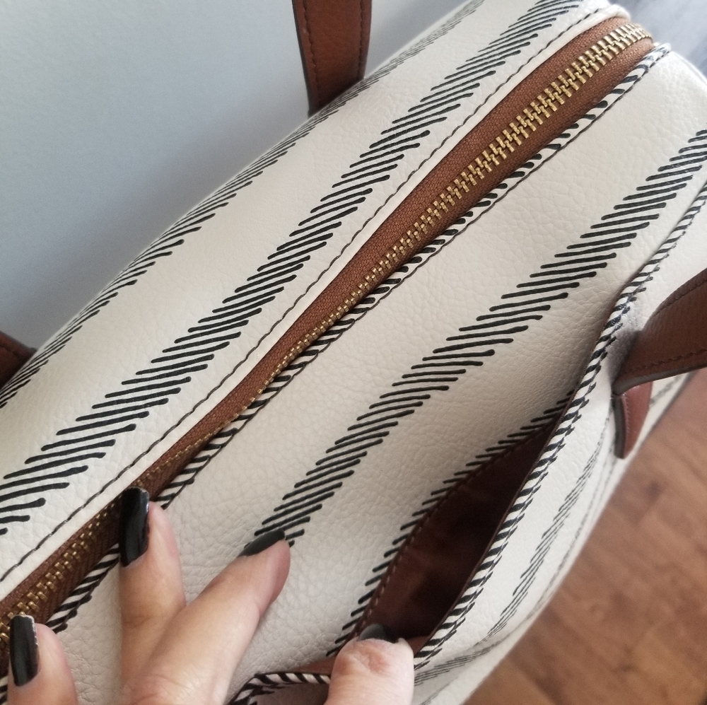 👜FOSSIL HANDBAG - Picture 10 of 10